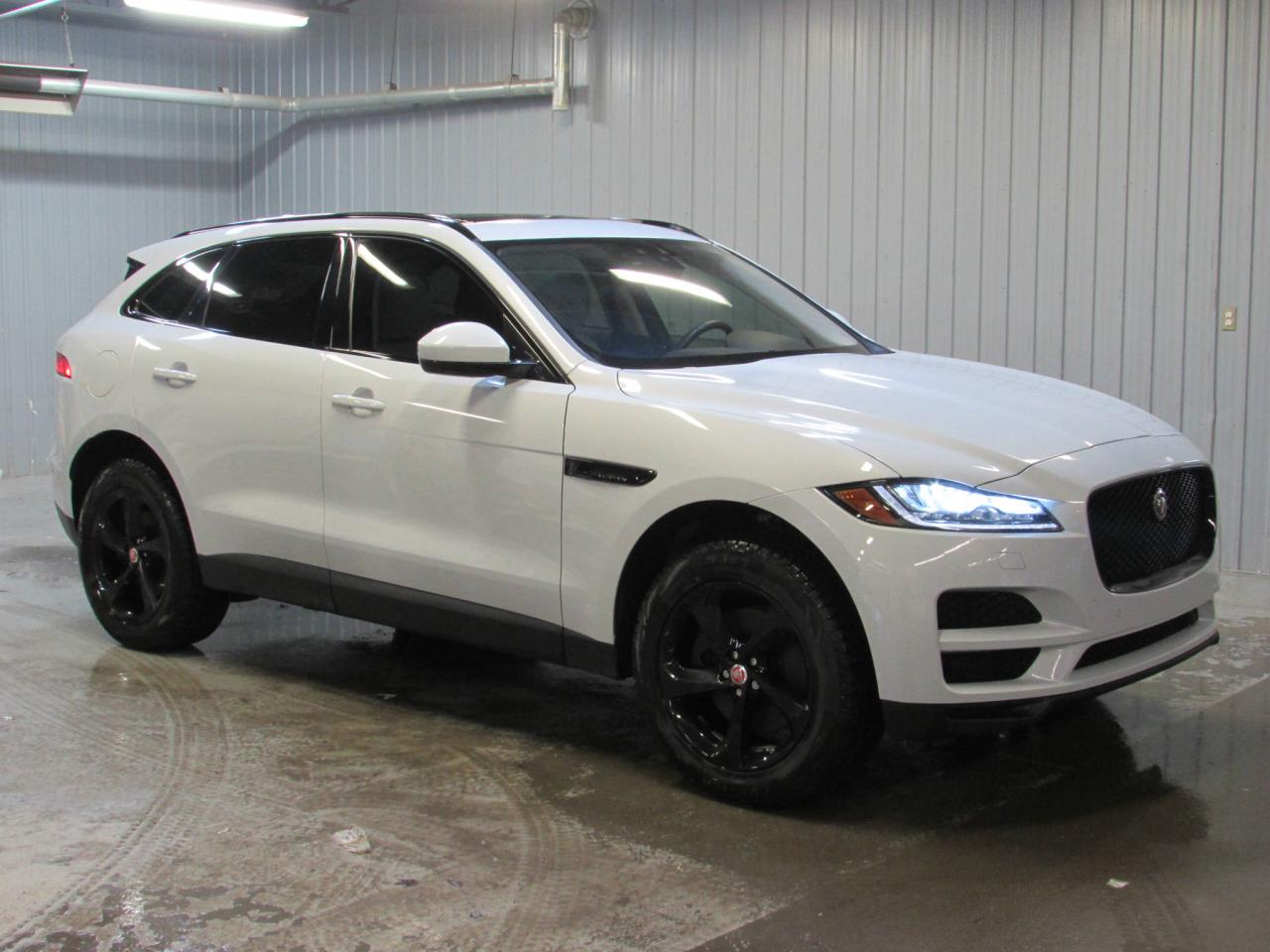 Used 2017 Jaguar F-Pace 35t Prestige TI *TOIT-CUIT-GPS* for sale in Lévis, QC