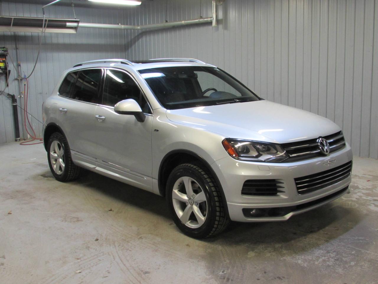 Used 2014 Volkswagen Touareg Execline R-LINE AWD TDI *GPS-CUIR-TOIT* for sale in Lévis, QC