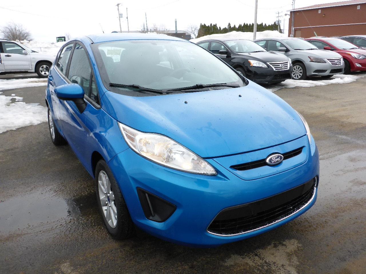 <a href=https://www.autoaubaine.com/Ford-Fiesta-c7027456.html>https://www.autoaubaine.com/Ford-Fiesta-c7027456.html</a>

Ford Fiesta SE**GARANTIE 10 ANS** V?hicule ?conomique ! 2013Régulateur de vitesse, Essuie-glaces intermittents, Essuie-glace arrière, Anti-démarreur, Freins ABS, Contrôle de stabilité, Coussin gonflable conducteur, Coussins gonflables latéraux, Lecteur CD, Lecteur MP3, 6 Haut-parleurs, Portes électriques, Tachymètre, Vitres électriques, Air climatisé, Lampes de lecture arrière, Sièges arrières rabattables, Sièges chauffants, Volant ajustable, Enjoliveurs, Tapis protecteurs, Ordinateur de bord, Rétroviseur électrique, Direction assistée, Télédéverrouillage, Rétroviseurs chauffants, Banquette arrière divisé, Système d\alarme, Coussins gonflables arrière pour la tête, Sièges tissu, Freins à disque, Rétroviseurs électriques, Jantes en alliage, Antipatinage, Verrous de sécurité pour enfants, Système de surveillance de la pression des pneus, Sièges baquets, Prise Auxiliaire, Climatisation