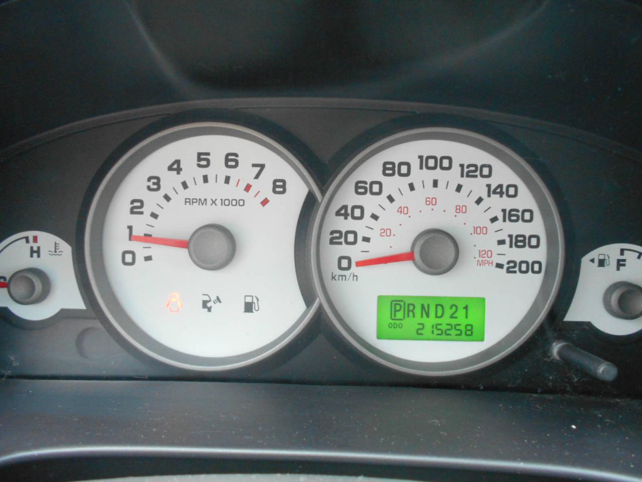 667943