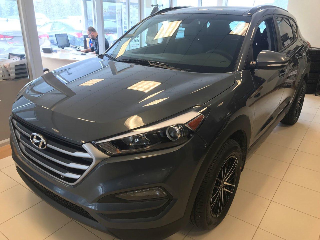 <a href=https://www.poirierhyundai.ca/occasion/Hyundai-Tucson-2017.html>https://www.poirierhyundai.ca/occasion/Hyundai-Tucson-2017.html</a>

Hyundai Tucson 2.0L SE PNEUS + JANTES D\HIVER CUIR+ EVO START 2017Régulateur de vitesse, Essuie-glaces intermittents, Anti-démarreur, Freins ABS, Contrôle de stabilité, Coussin gonflable conducteur, Coussins gonflables latéraux, Lecteur MP3, Volant ajustable, Tapis protecteurs, Caméra de recul, Phares automatiques, Rétroviseur électrique, Direction assistée, Rétroviseurs chauffants, Coussins gonflables arrière pour la tête, Freins à disque, Sièges chauffants - Avant, Antipatinage, Phares antibrouillards, Verrous de sécurité pour enfants, Sièges baquets, Technologie Bluetooth intégrée, Climatisation