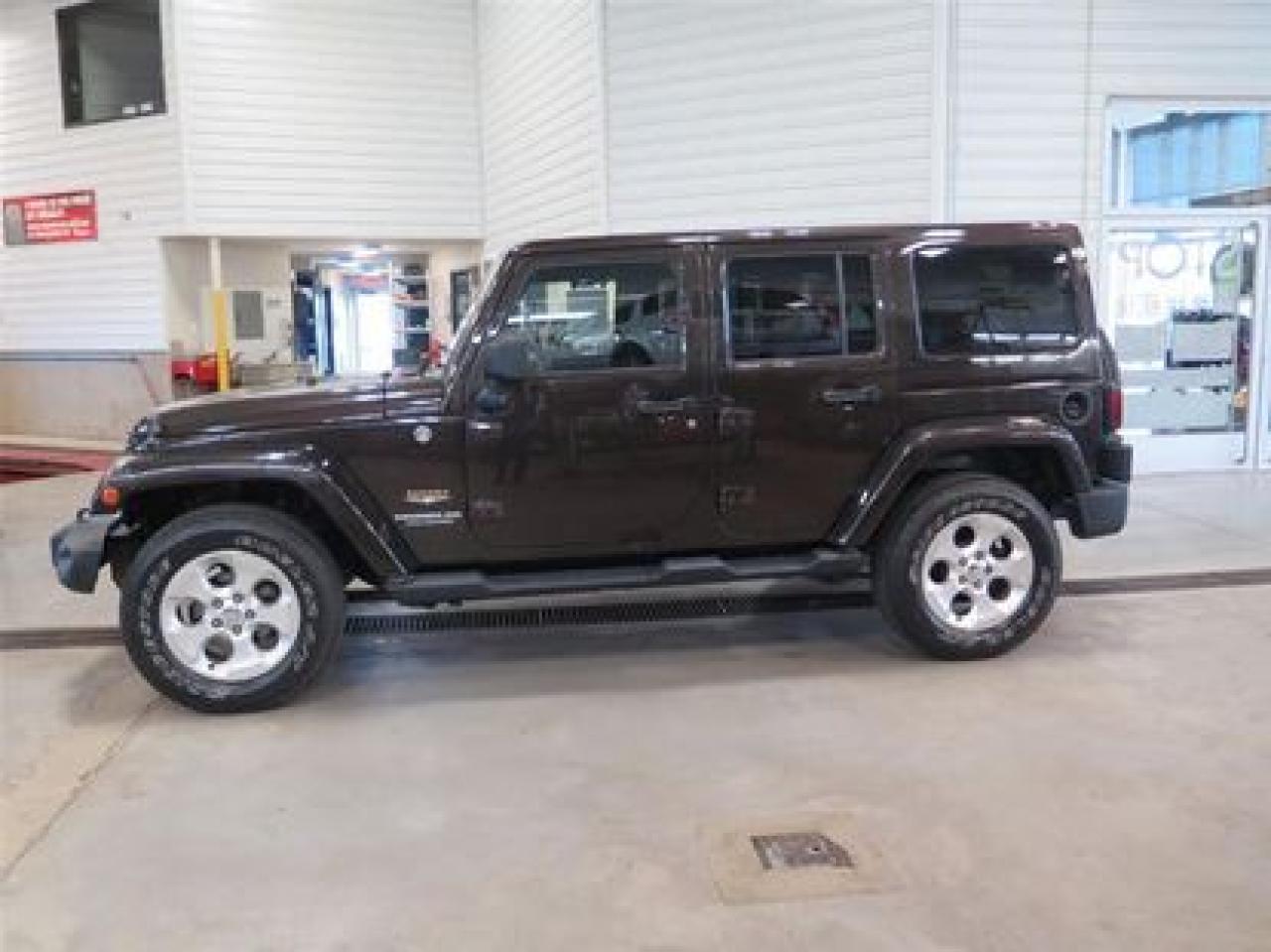 Used 2013 Jeep Wrangler Sahara - Awd for sale in Lévis, QC