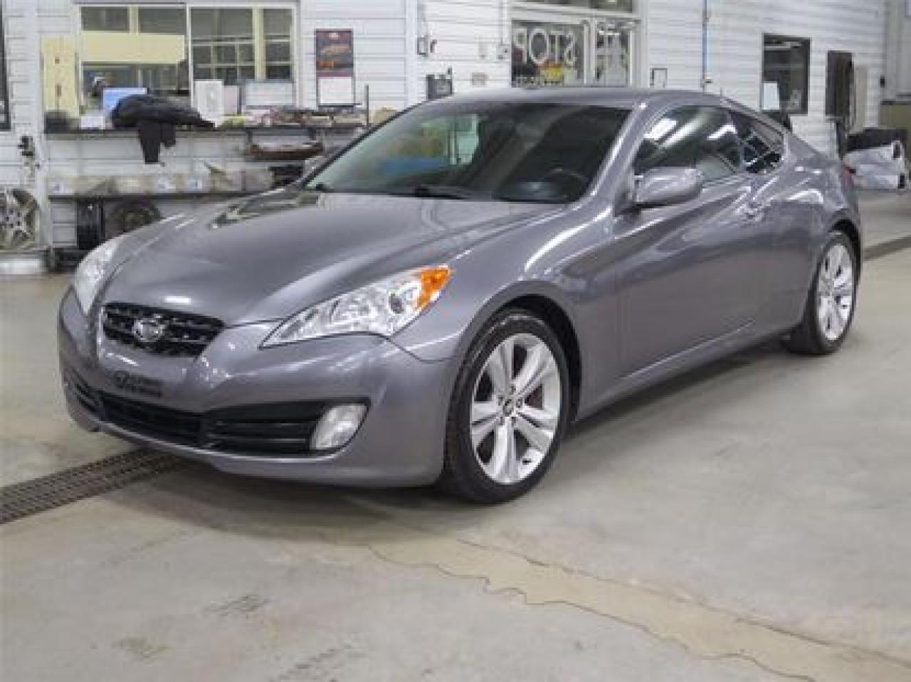 Used 2012 Hyundai Genesis  for sale in Lévis, QC