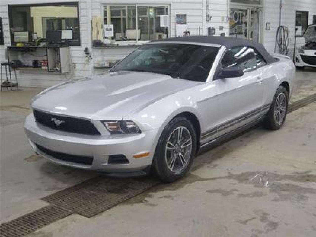 Used 2012 Ford Mustang Premium V6 for sale in Lévis, QC