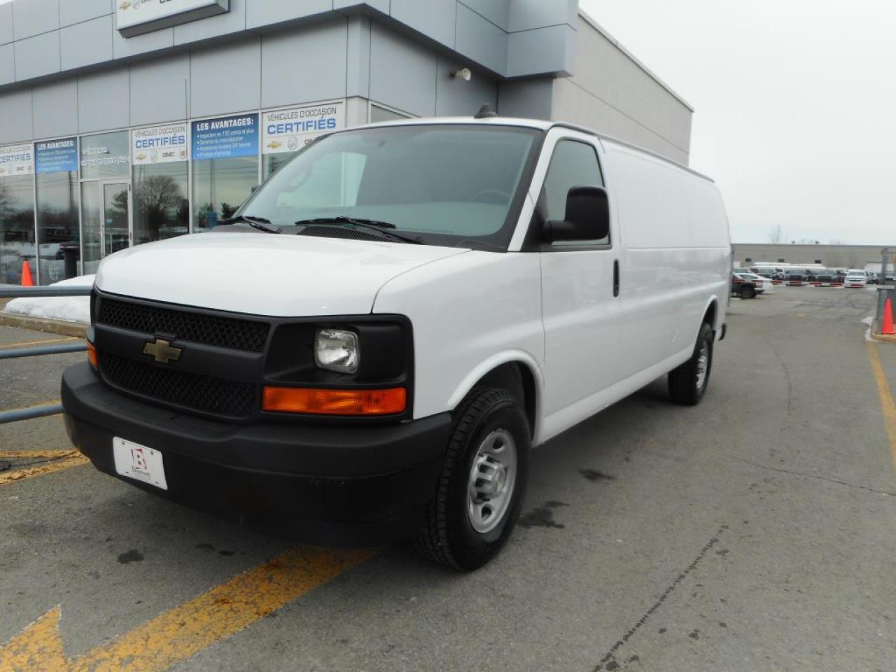 Used 2017 Chevrolet Express V8/4.8l/2500/vitre for sale in Blainville, QC