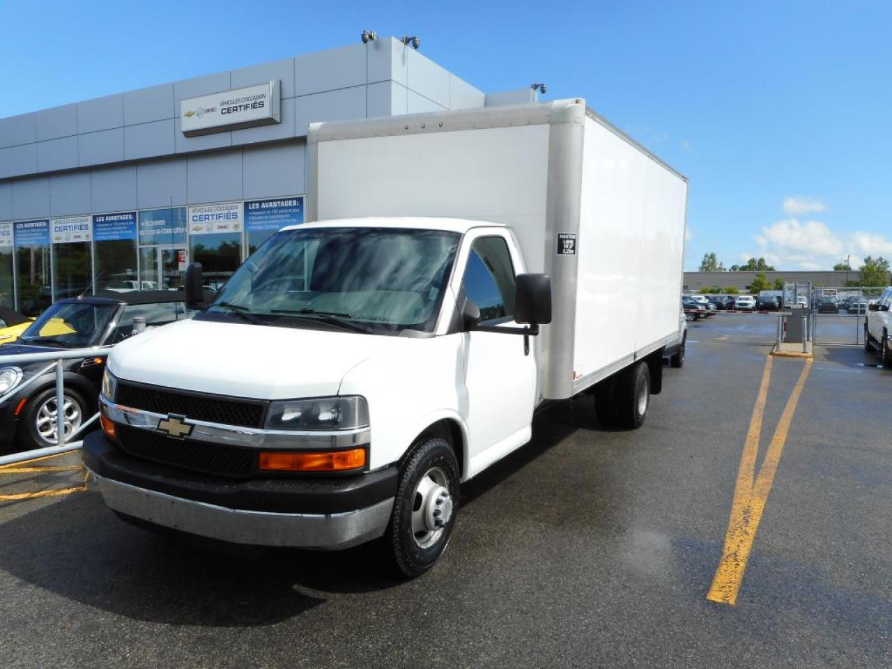 Used 2012 Chevrolet Express Cube 16 Pieds for sale in Blainville, QC