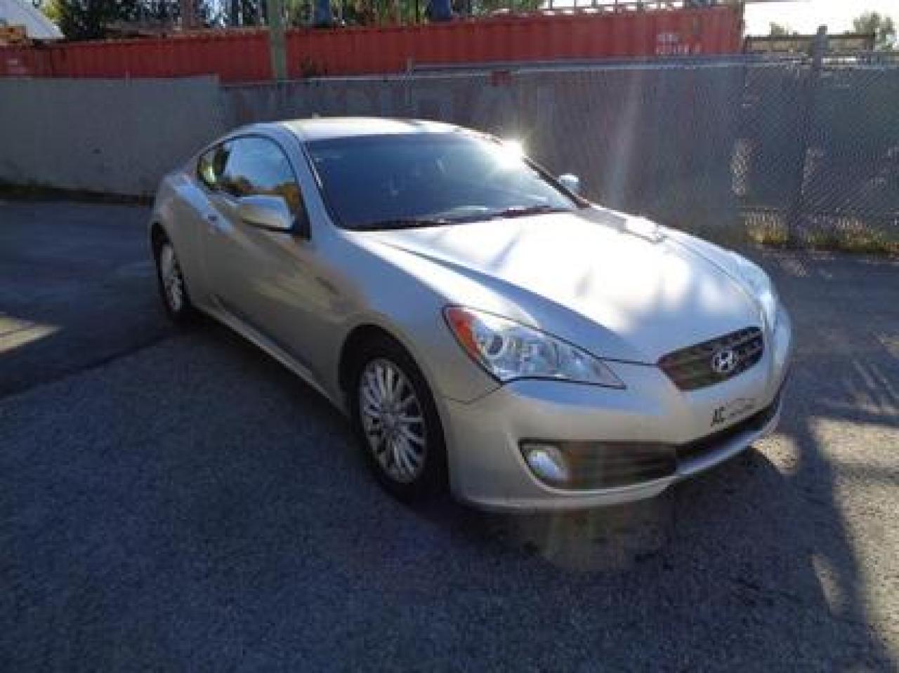 Used 2011 Hyundai Genesis 2DR I4 for sale in Montreal, QC