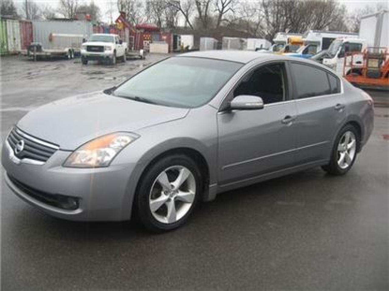 Used 2008 Nissan Altima 3.5 SE for sale in Montreal, QC
