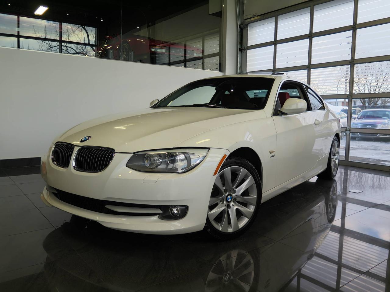 <a href=https://www.lombardisignature.com/occasion/BMW-3_Series-2011.html>https://www.lombardisignature.com/occasion/BMW-3_Series-2011.html</a>

GARANTIE COMPLÈTE DU MANUFACTURIER. 
ENSEMBLE SPORT, NAVIGATION, TOIT OUVRANT. 
BMW 328i xDrive  (AWD) COUPE, 3.0L, 320 HP, AUTOMATIQUE AVEC CHANGEMENT DE VITESSES AU VOLANT, INTÉRIEUR CUIR ROUGE, TOIT OUVRANT, SIÈGES ET VOLANT CHAUFFANTS, PHARES LED, TRACTION INTÉGRALE, SYSTÈME DE NAVIGATION GPS, CONTRÔLE DE TEMPÉRATURE BI-ZONE, PALONNIERS DE CHANGEMENT DE VITESSES AU VOLANT, GROUPE ÉLECTRIQUE, BLUETOOTH ET BIEN PLUS ENCORE!

GARANTIE PROLONGÉE JUSQUAU 30 JUIN 2018 / 160 000 KM.


-Rapport CARPROOF disponible.
-Véhicule entièrement INSPECTÉ et reconditionné.
- 1ère, 2e chance au crédit.
-Nous prenons vos ÉCHANGES, nous lachèterons au meilleur prix.
- Livraison en moins de 24h. 
- Nous livrons partout au Canada.
-Avec financement.
- Ouvert 6 jours/5 soirs,  Lundi-Mercredi 10:00-18:00, Jeudi-Vendredi 10:00-20:00, Samedi 10:00-14:00. 

Réservez un essai routier dès aujourdhui.
Visitez www.lombardisignature.com ou venez nous rencontrer sur place ou 7200 boul. Langelier, Montréal, QC, H1S 2X6. Tél: (1) 514 255-2222 OU SANS FRAIS 1 855 781-7822.
Le prix ne comprend pas les taxes ou les frais de documentation détaillant.