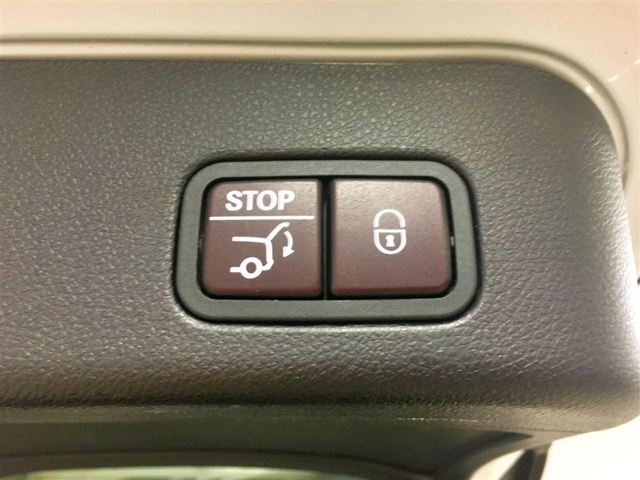 668726.11785124