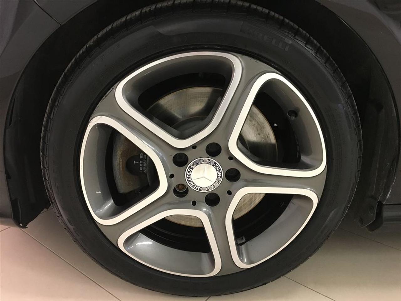 668745.11785611