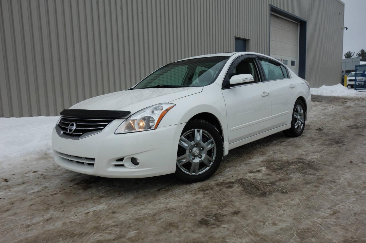 Used 2012 Nissan Altima 3.5 SR for sale in Victoriaville, QC