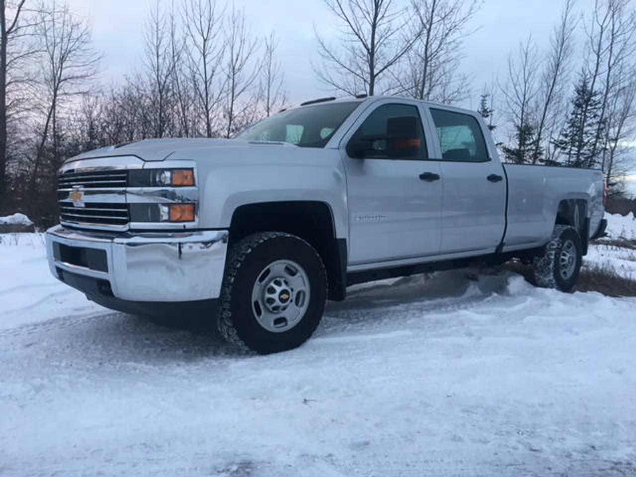 <a href=https://www.letoiledodge.com/occasion/RAM-2500-2017.html>https://www.letoiledodge.com/occasion/RAM-2500-2017.html</a>

** CECI EST UN CHEVROLET SILVERADO HD 2500 2017 *** 

4X4 - COMMANDES AU VOLANT - GROUPE ÉLECTRIQUE - CLIMATISEUR - ATTELAGE DE REMORQUE - LUMIÈRES AUTOMATIQUE - DÉMARREUR À DISTANCE - AWD - BAS KILOMÉTRAGE -
V8

l Étoile Dodge Chrysler est un concessionnaire 5 étoiles situé à Saguenay (Jonquière). À 10 kilomètres de Chicoutimi et 30 kilomètres d Alma (Lac St-Jean). Nous avons un vaste inventaire pour combler tous vos besoins; que ce soit un camion avec moteur V8, V6 ou Diesel, VUS, berline, compacte, familiale, AWD, 4x4, sportive, convertible ou minifourgonnette.
Nous offrons également du crédit 2e ou 3e chance. 
Visitez notre salle de montre virtuelle au : www.letoiledodge.ca