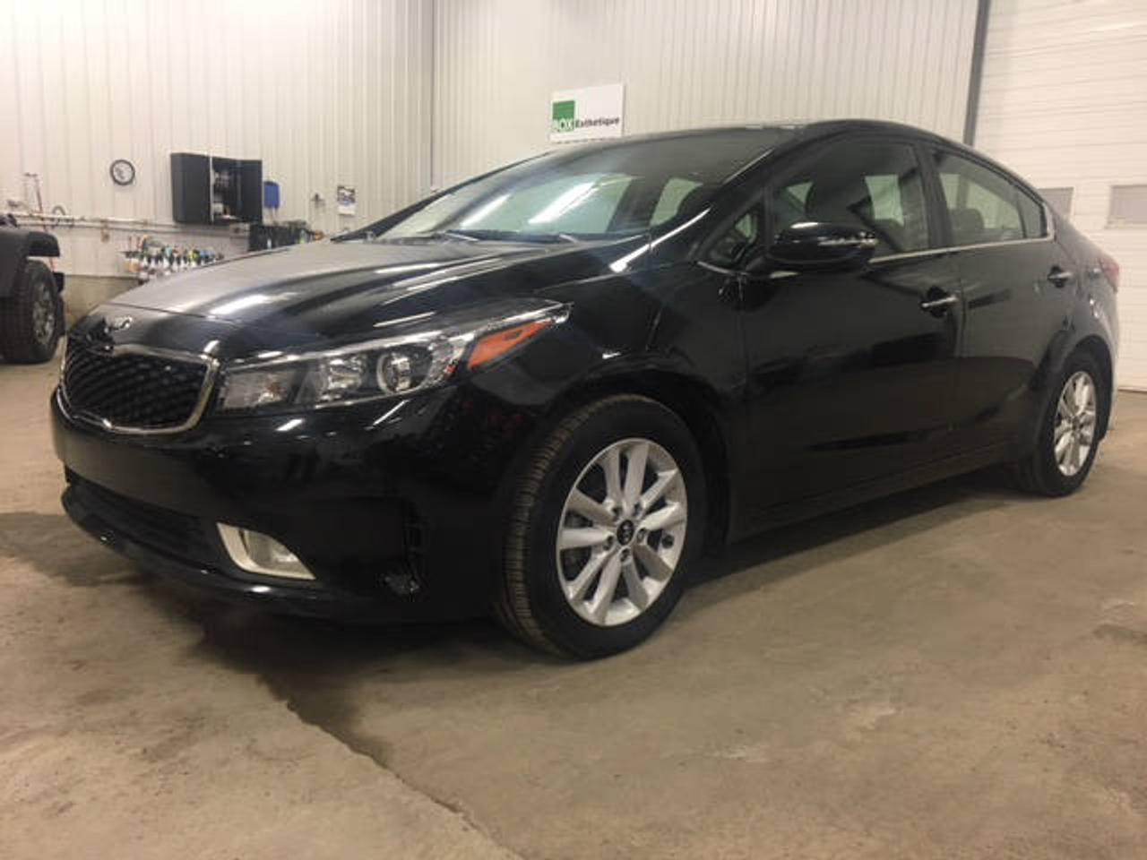 <a href=https://www.letoiledodge.com/occasion/Kia-Forte-2017.html>https://www.letoiledodge.com/occasion/Kia-Forte-2017.html</a>

ÉCRAN DE BORD - CAMÉRA DE RECUL - CLIMATISEUR 2 ZONES - SIÈGES CHAUFFANTS - BLUETOOTH - COMMANDES AU VOLANT - GROUPE ÉLECTRIQUE - DÉMARRAGE SANS CLÉ - DÉMARREUR À DISTANCE