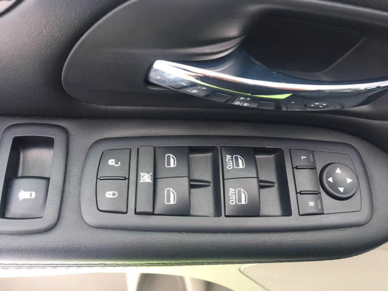 668993