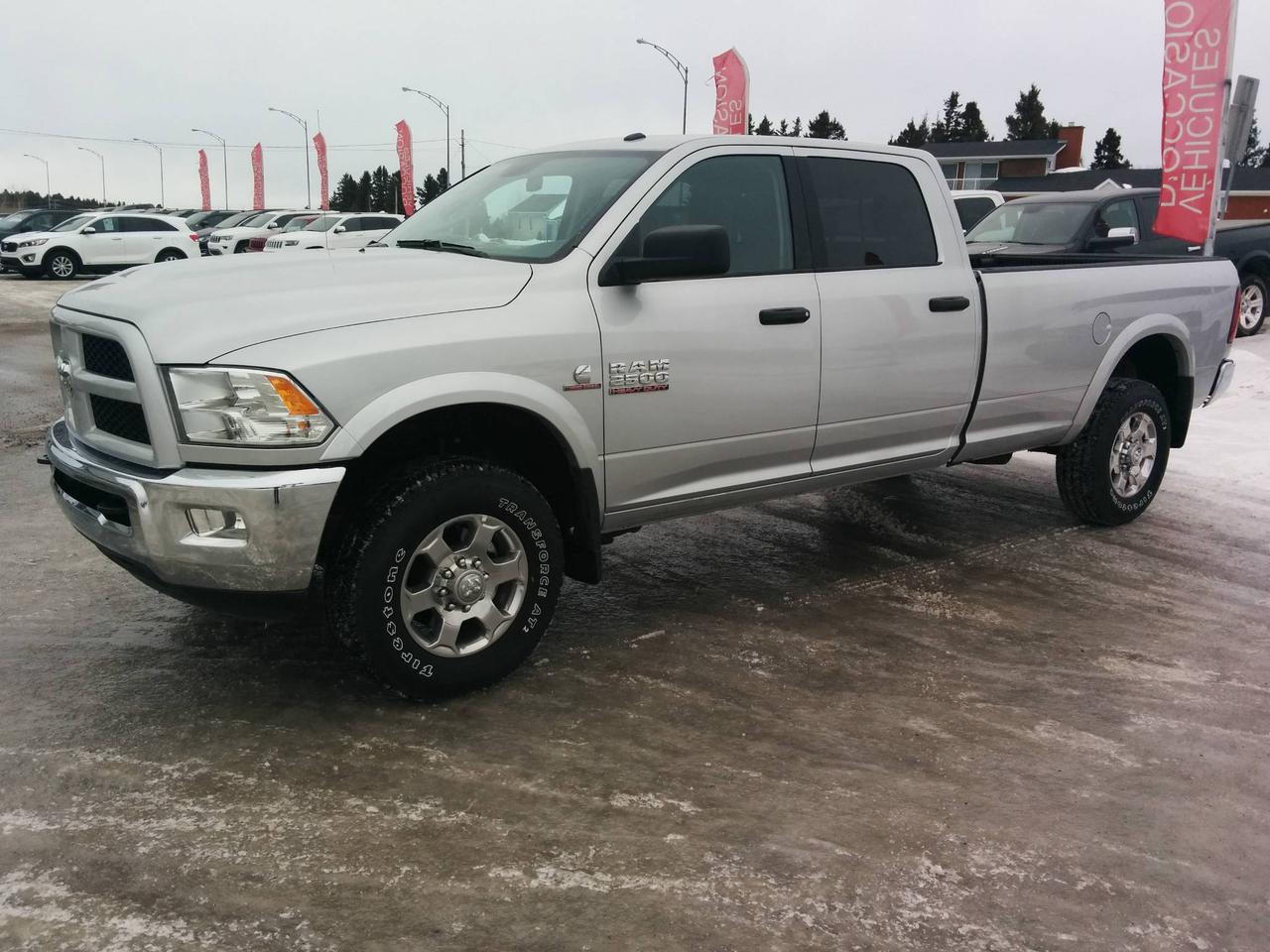 <a href=https://www.letoiledodge.com/occasion/RAM-2500-2017.html>https://www.letoiledodge.com/occasion/RAM-2500-2017.html</a>

MOTEUR 6,7 L-TURBOT DIÉSEL HEAVY DUTY -4X4-GROUPE ÉLECT.-COMMANDE AU VOLANT-CRUISE CONTROL-PRISE 115 VOLTS -PRISE 12 VOLT.LÉtoile Dodge Chrysler est un concessionnaire 5 étoiles situé à Saguenay (Jonquière). À 10 kilomètres de Chicoutimi et 30 kilomètres dAlma (Lac St-Jean). Nous avons un vaste inventaire pour combler tous vos besoins; que ce soit un camion avec moteur V8, V6 ou Diesel, VUS, berline, compacte, familiale, AWD, 4x4, sportive, convertible ou minifourgonnette.
Nous offrons également du crédit 2e ou 3e chance. 
Visitez notre salle de montre virtuelle au : www.letoiledodge.ca