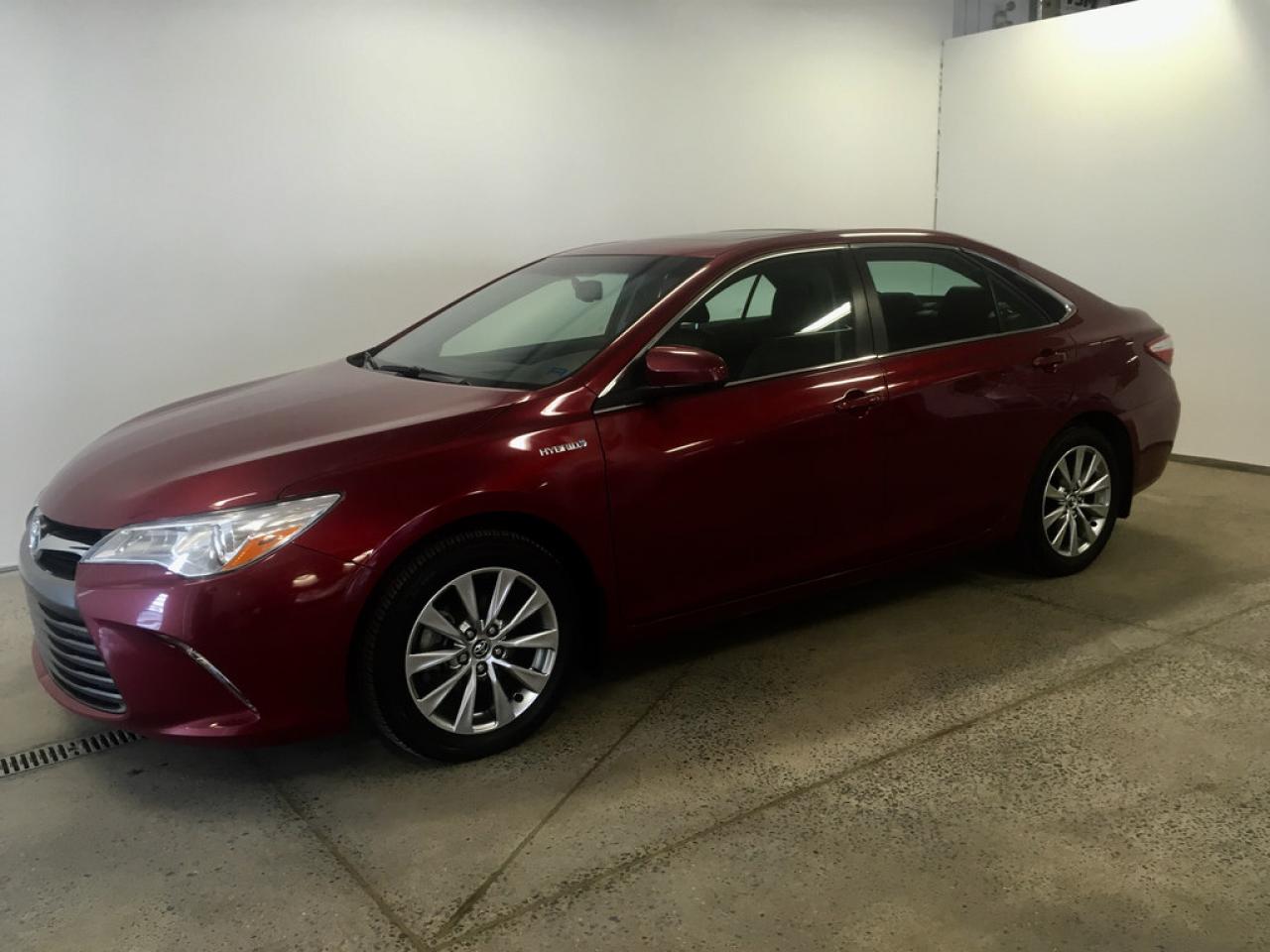 Used 2015 Toyota Camry Hybride Xle, Hybride for sale in St-Hubert, QC