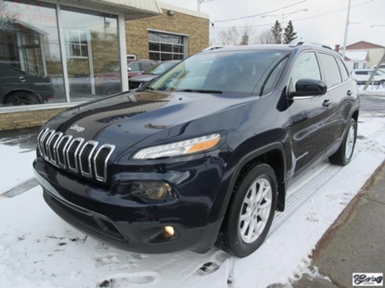 <a href=https://www.autoaubaine.com/Jeep-Cherokee-c7028410.html>https://www.autoaubaine.com/Jeep-Cherokee-c7028410.html</a>

Jeep Cherokee North 4x2 2014\n\nRégulateur de vitesse, Essuie-glaces intermittents, Essuie-glace arrière, Anti-démarreur, Freins ABS, Contrôle de stabilité, Coussin gonflable conducteur, Lecteur MP3, Chauffe-moteur, Portes électriques, Tachymètre, Vitres électriques, Air climatisé, Commandes audio au volant, Sièges arrières rabattables, Volant ajustable, Aileron, Tapis protecteurs, Vitres teintées, Attelage remorque, Radio satellite, Ordinateur de bord, Caméra de recul, Radio AM/FM, Direction assistée, Télédéverrouillage, Rétroviseurs électriques, Jantes en alliage, Antipatinage, Phares antibrouillards, Coussins gonflables, Support à bagages, Verrous de sécurité pour enfants, Système de surveillance de la pression des pneus, Dégivreur de lunette arrière, Miroirs ajustables de lintérieur, Sièges baquets, Technologie Bluetooth intégrée\n\nBALANCE DE GARANTIE PROLONGÉE JEEP PLAN OR GLOBALE JUSQUAU 16 MAI 2019 OU 100000 KM TRANSFÉRABLE SANS FRAIS.  Attache-remorque, capacité de remorquage de 4500 lbs, caméra de recul, écran tactile de 8.4 pouces, bluetooth, gr. électrique, A/C, V6 3.2L PENTASTAR, traité antirouille. Superbe VUS, un seul proprio!!!  AUBAINE AUBAINE AUBAINE...   Carproof disponible, aucun accident.  

*****TEXTOS BIENVENUE 514 707-4090*****

CHAPUT AUTO CONCESSIONNAIRE CHRYSLER JEEP RAM À VARENNES DEPUIS PLUS DE 65 ANS. TOUS NOS VÉHICULES SONT INSPECTÉS, RÉPARÉS ET GARANTIS. FINANCEMENT RAPIDE SUR PLACE 2 IÈME ET 3 IÈME CHANCE AU CRÉDIT, AUCUN CAS REFUSÉ.  

     WWW.CHAPUTOCCASION.COM

SBELLEMARE@CHAPUTAUTOMOBILE.COM

*****OUVERT LE SAMEDI DE 10H À 16H*****