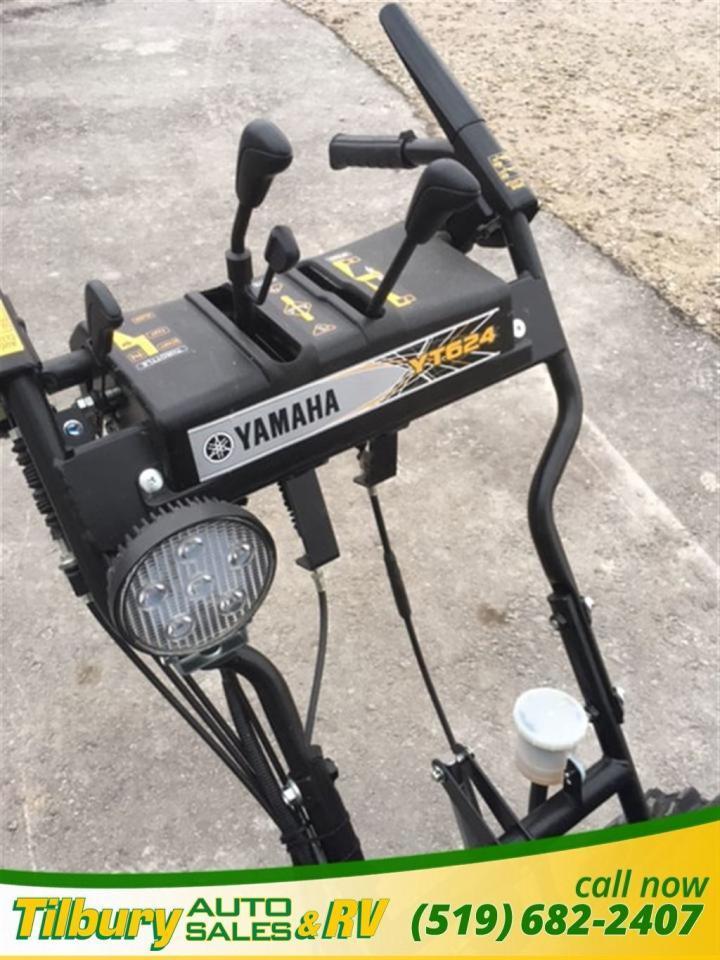 Used 2017 Yamaha YT624EJ SNOWBLOWER--like new for sale in Tilbury, ON