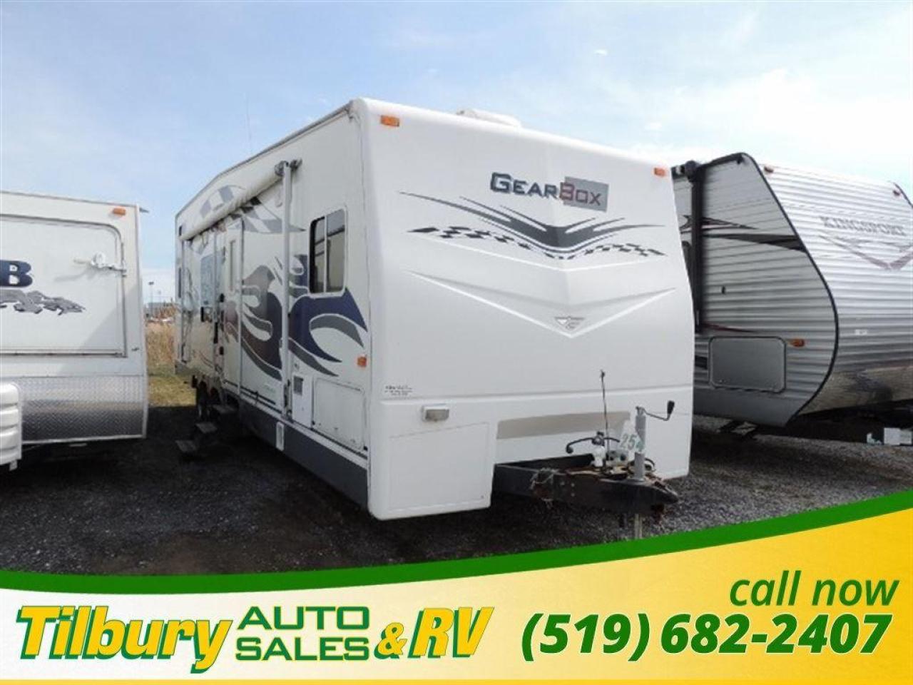 Used 2007 FLEETWOOD Gearbox 500 FS TOY-HAULER TRAVEL-TRAILER for sale in Tilbury, ON