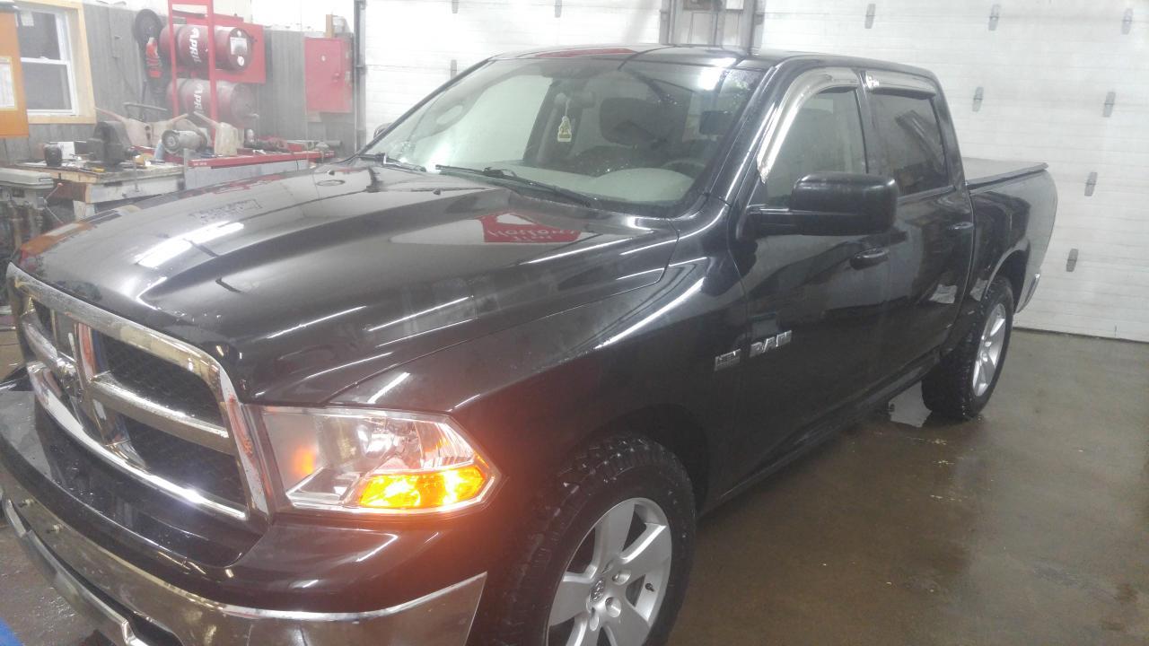 2009 Dodge ram 1500 4x4 4 door short box new rocker pannels new cab corners and one new over the wheel well repair pannel just done  pw pl crusie pm  tilt steering air conditioning blue tooth steering wheel controls brake controller trailer hitch seats six ( with fold down arm rest) soft box cover 20  alloy wheels