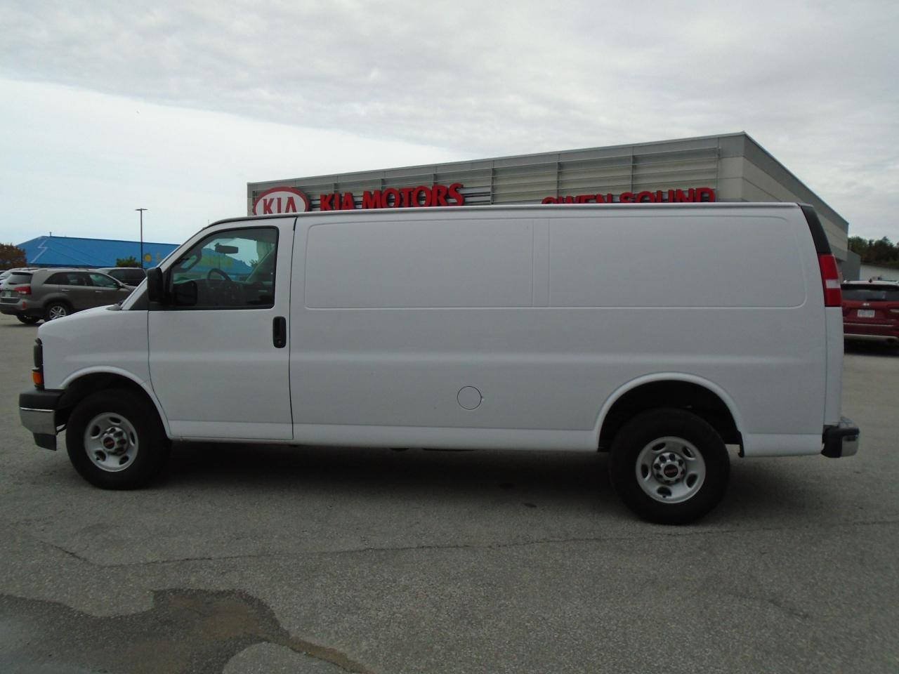 Used 2017 GMC Savana 3500 BASE for sale in Hamilton, ON