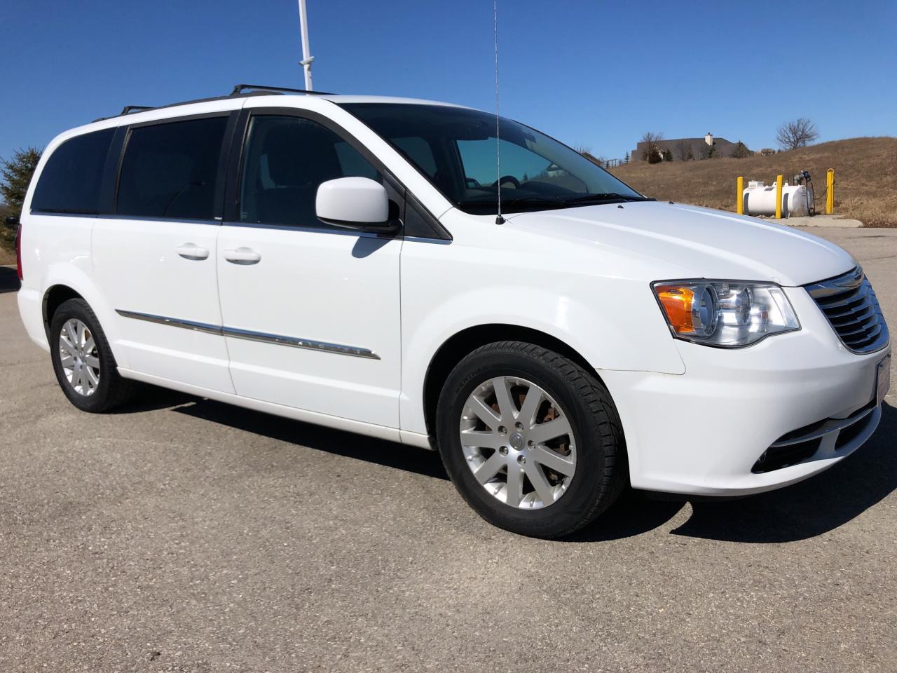 Used 2014 Chrysler Town & Country TOURING for sale in Mississauga, ON