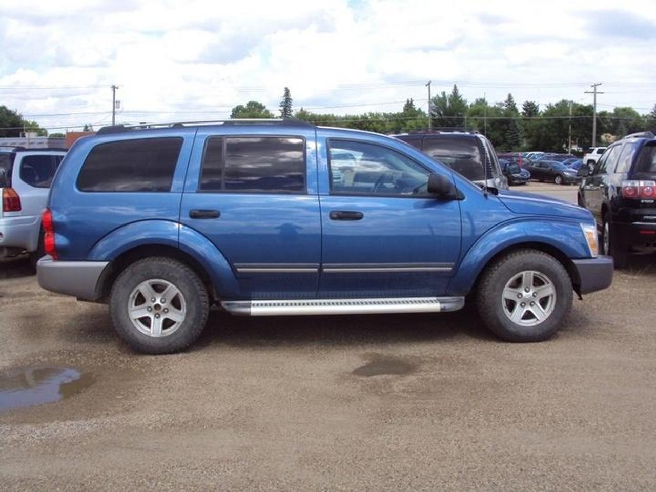 5.7L Hemi/V8, 5 Speed Automatic Transmission
3 Passenger-2nd Row Bench Seat, 2 Passenger-3rd Row Bench Seat
Assist Steps, Roof Rails