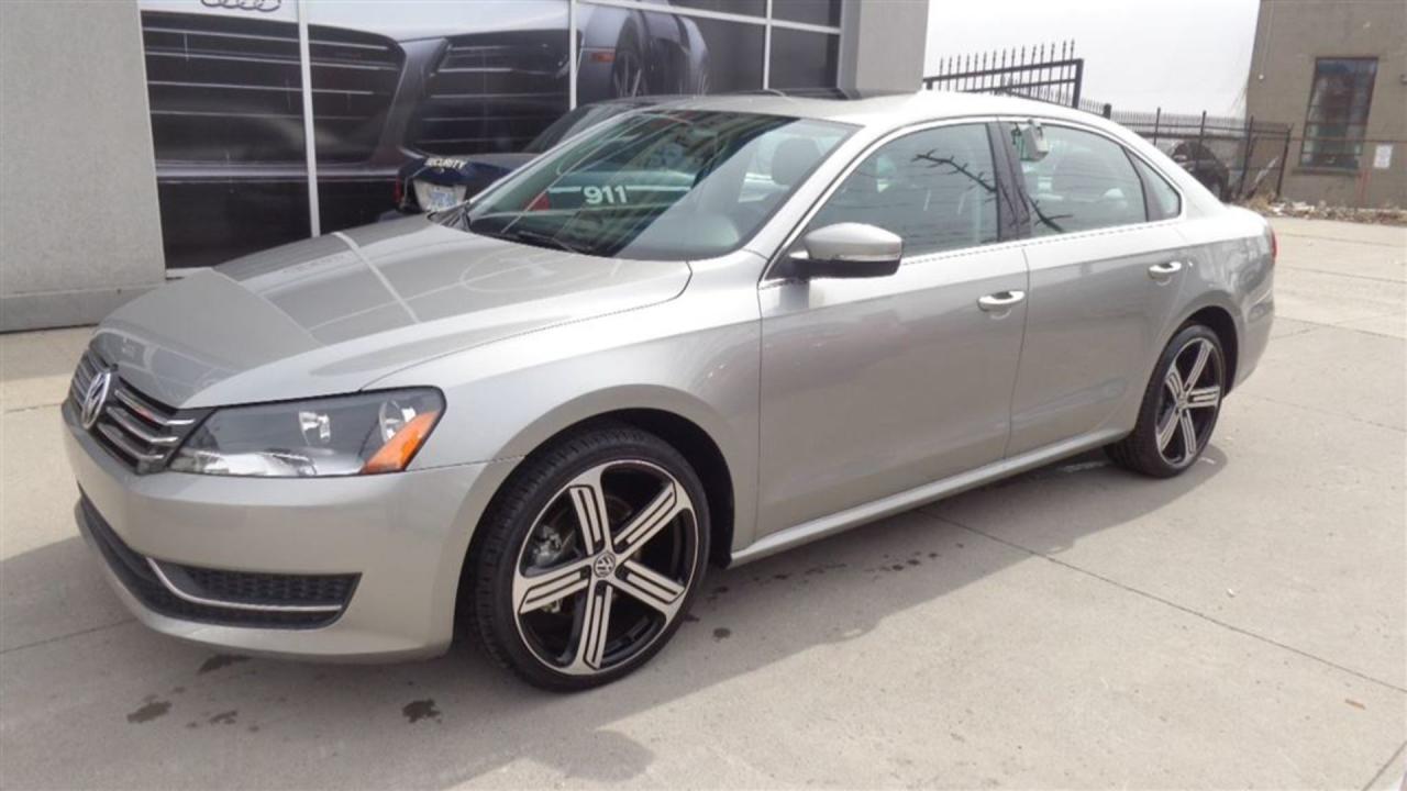 Used 2013 Volkswagen Passat 2.5L Comfortline .LEATHER/SUNROOF.LOADED for sale in St Catharines, ON