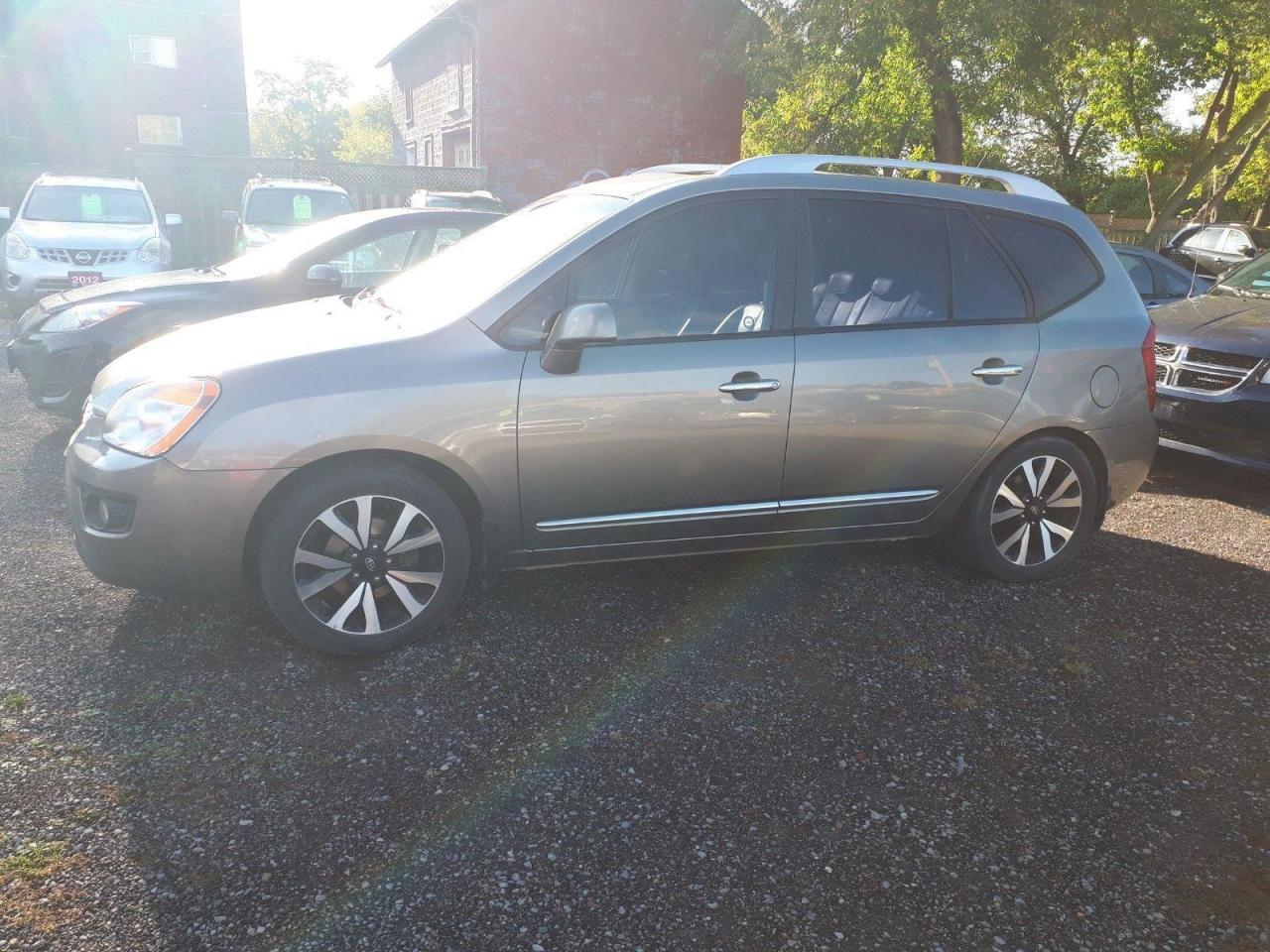 Used 2012 Kia Rondo EX Luxury w/Nav for sale in Richmond Hill, ON