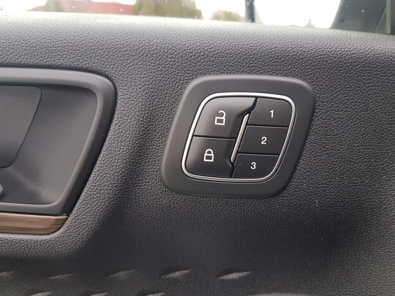 685977.12020373