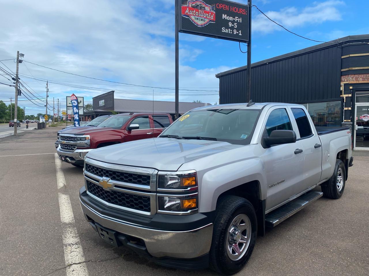 <p class=MsoNormal><span style=background-color: #ffffff; color: #3a3a3a; font-family: Roboto, sans-serif; font-size: 15px;>From work to weekends, this Grey 2015 Chevrolet Silverado 1500 plows through any turf.</span></p><p class=MsoNormal><span style=background-color: #ffffff; color: #3a3a3a; font-family: Roboto, sans-serif; font-size: 15px;>New MVI!</span></p><p class=MsoNormal><span style=background-color: #ffffff; color: #3a3a3a; font-family: Roboto, sans-serif; font-size: 15px;>4.3 Great on Fuel!</span></p><p class=MsoNormal><span lang=EN-US style=font-size: 11.5pt; font-family: Arial,sans-serif; color: #3a3a3a; background: white; mso-ansi-language: EN-US;>With second-to-none quality control, unbeatable prices and incredible selection, you can be confident you will find the deal you are looking for at&nbsp;</span><span style=background-color: #ffffff; color: #3a3a3a; font-family: Arial, sans-serif; font-size: 15.3333px;>Auto World Sales & Service</span><span style=background-color: white; color: #3a3a3a; font-family: Arial, sans-serif; font-size: 11.5pt;>.&nbsp; We work incredibly hard during our multi-point inspection to exceed all expectations, we include professional detailing, NS Safety and Inspection, Lube/oil & air filter changes as well as a thorough road test!&nbsp; Please feel free to contact us by phone, e-mail or visit in person if you have any questions or to discuss your motoring needs. CarProof reports are available on all units.</span></p><p class=MsoNormal><span lang=EN-US style=font-size: 11.5pt; font-family: Arial,sans-serif; color: #3a3a3a; background: white; mso-ansi-language: EN-US;>Change your thinking about buying your next vehicle,&nbsp;</span><span style=background-color: #ffffff; color: #3a3a3a; font-family: Arial, sans-serif; font-size: 15.3333px;>Auto World Sales & Service</span><span style=background-color: white; color: #3a3a3a; font-family: Arial, sans-serif; font-size: 11.5pt;>, where every sold vehicle qualifies for a free oil change and free MVIs for life*</span></p>