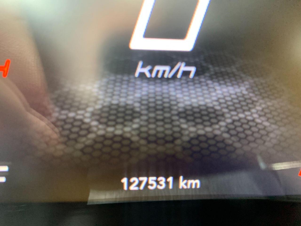 687853