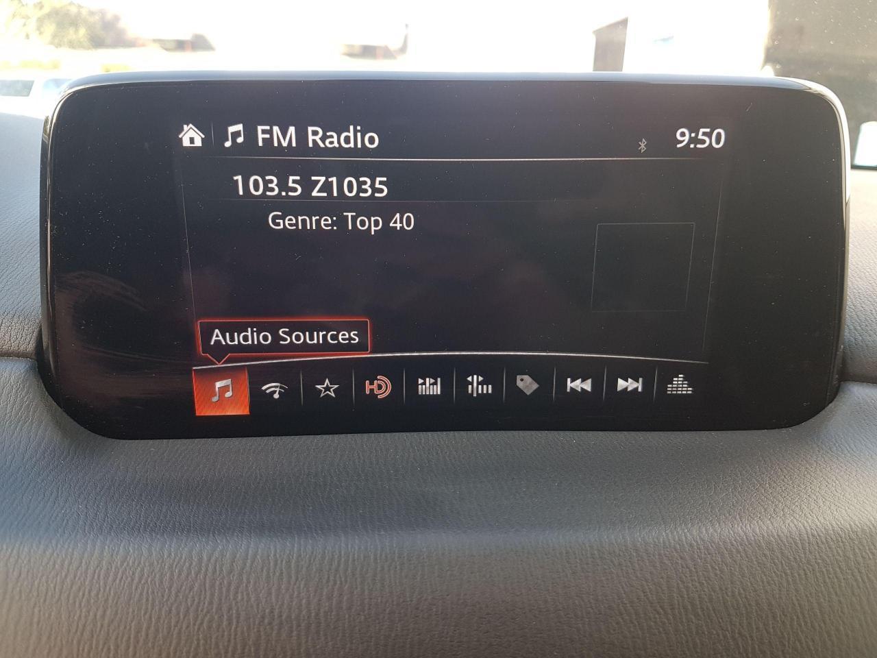 688233