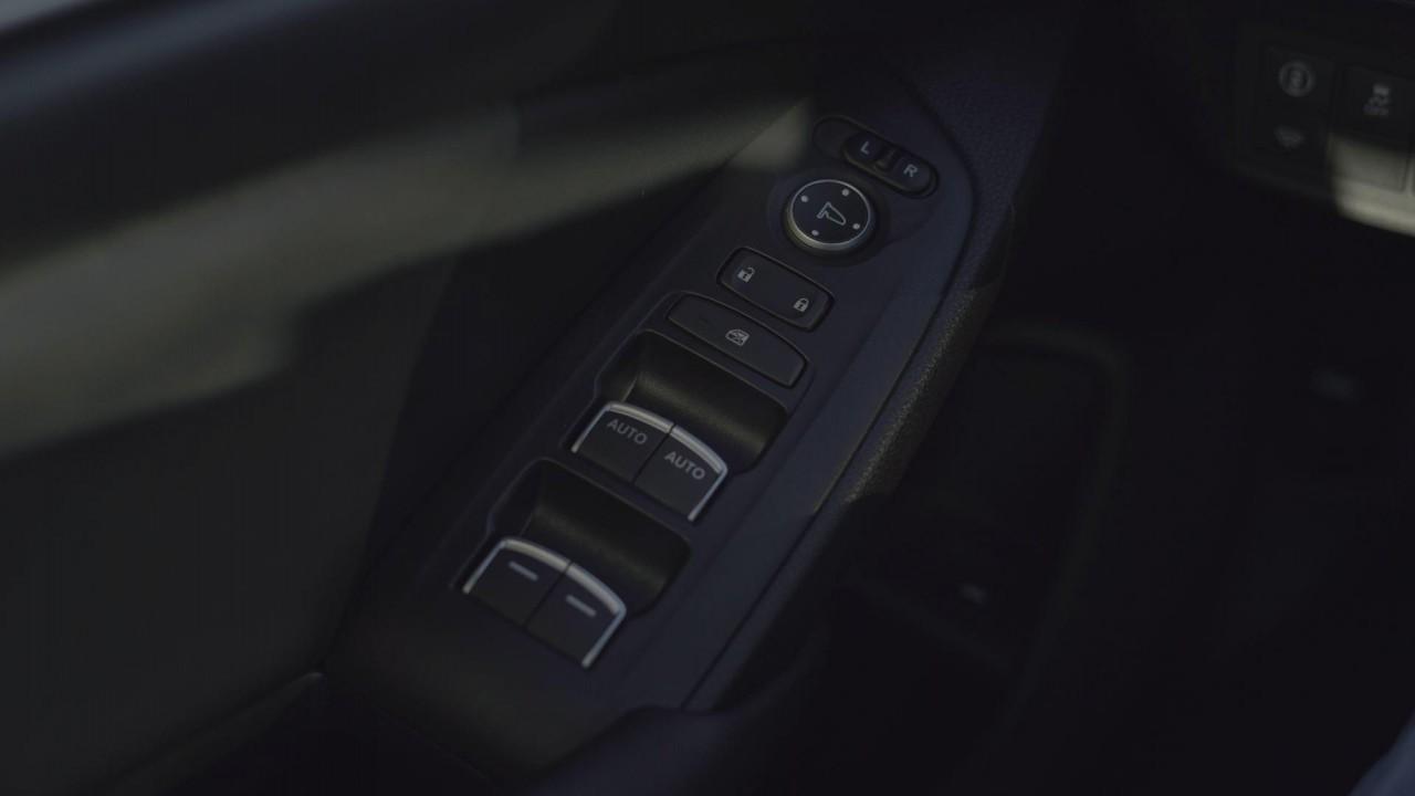 688743
