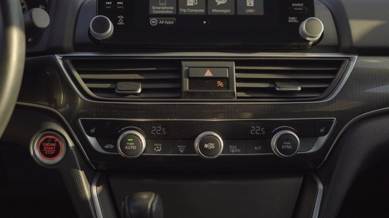 688743
