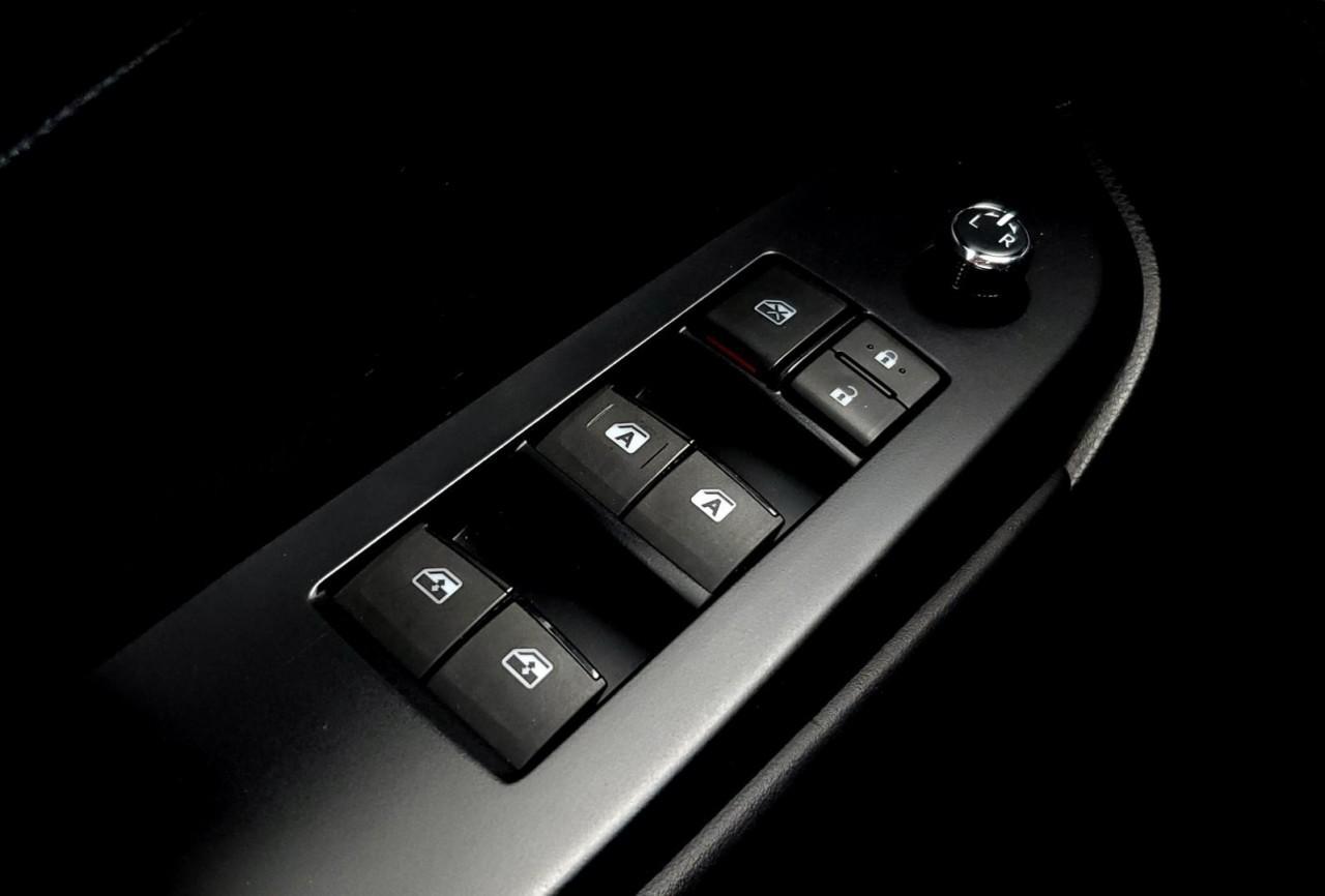 688758