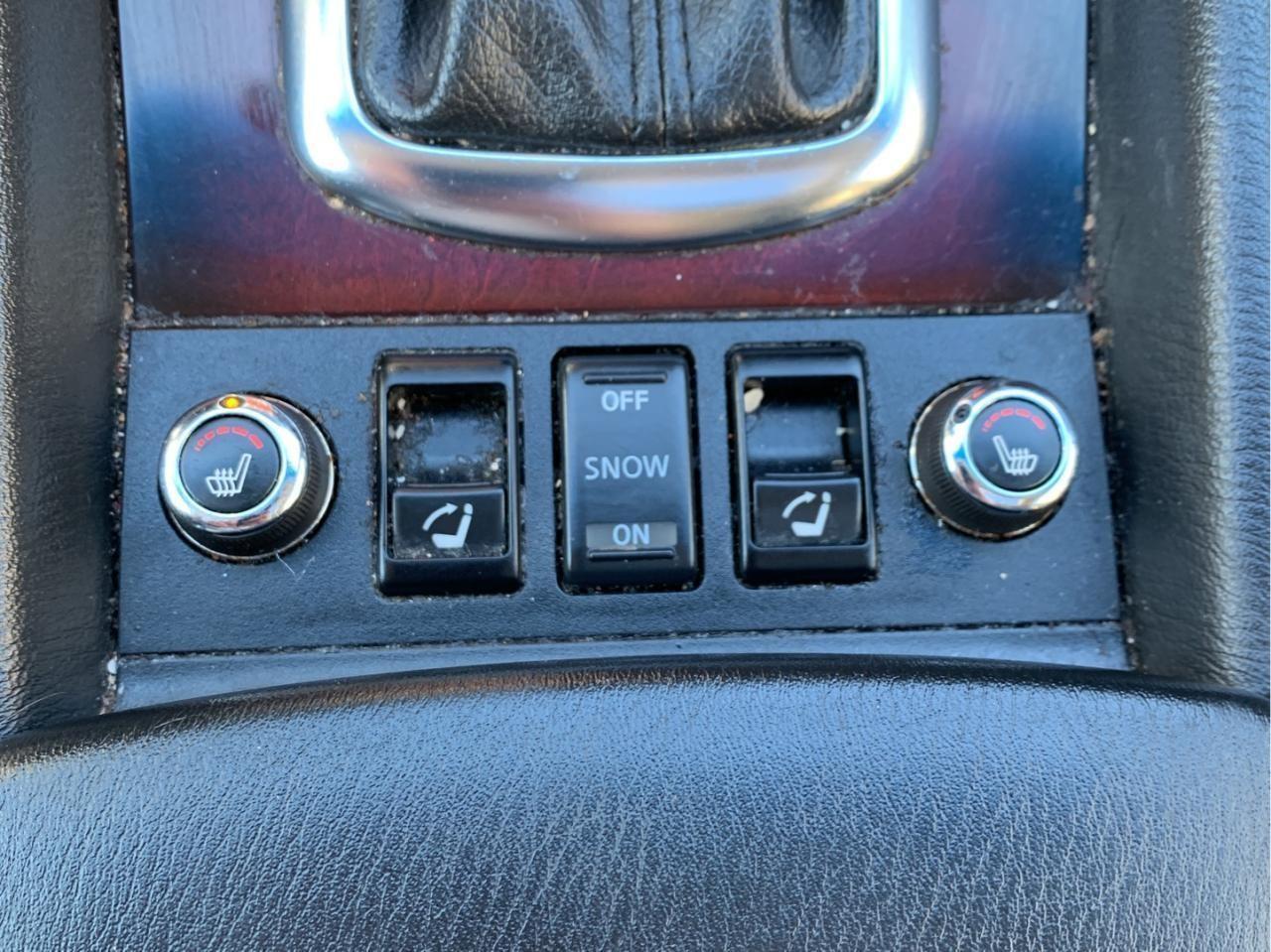 688878