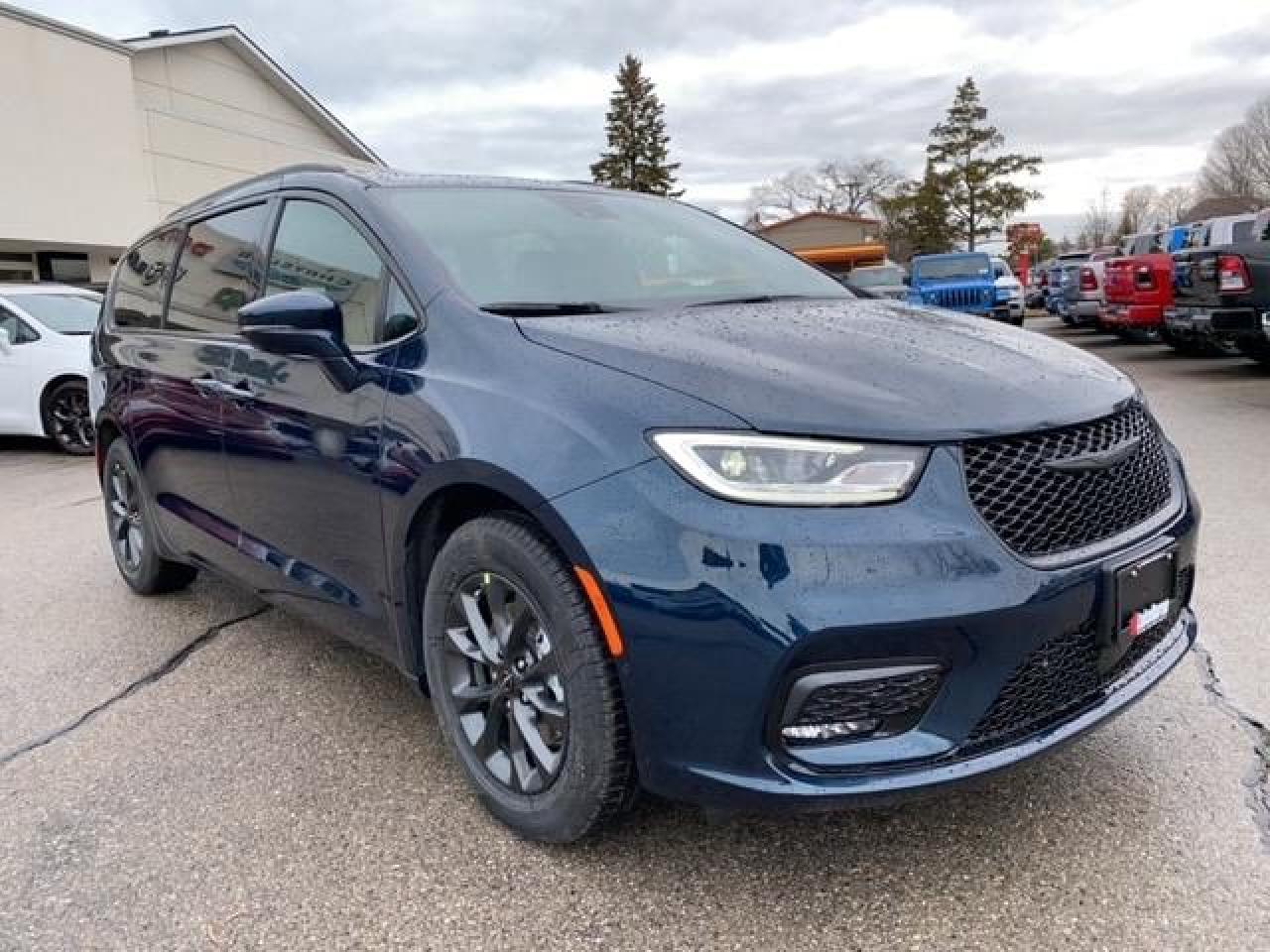New 2022 Chrysler Pacifica Touring-L for sale in Goderich, ON