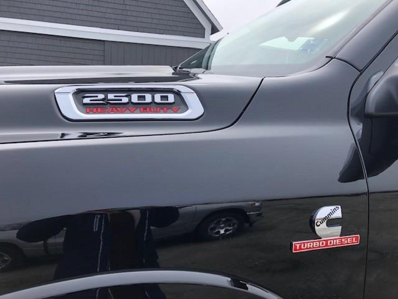 689809