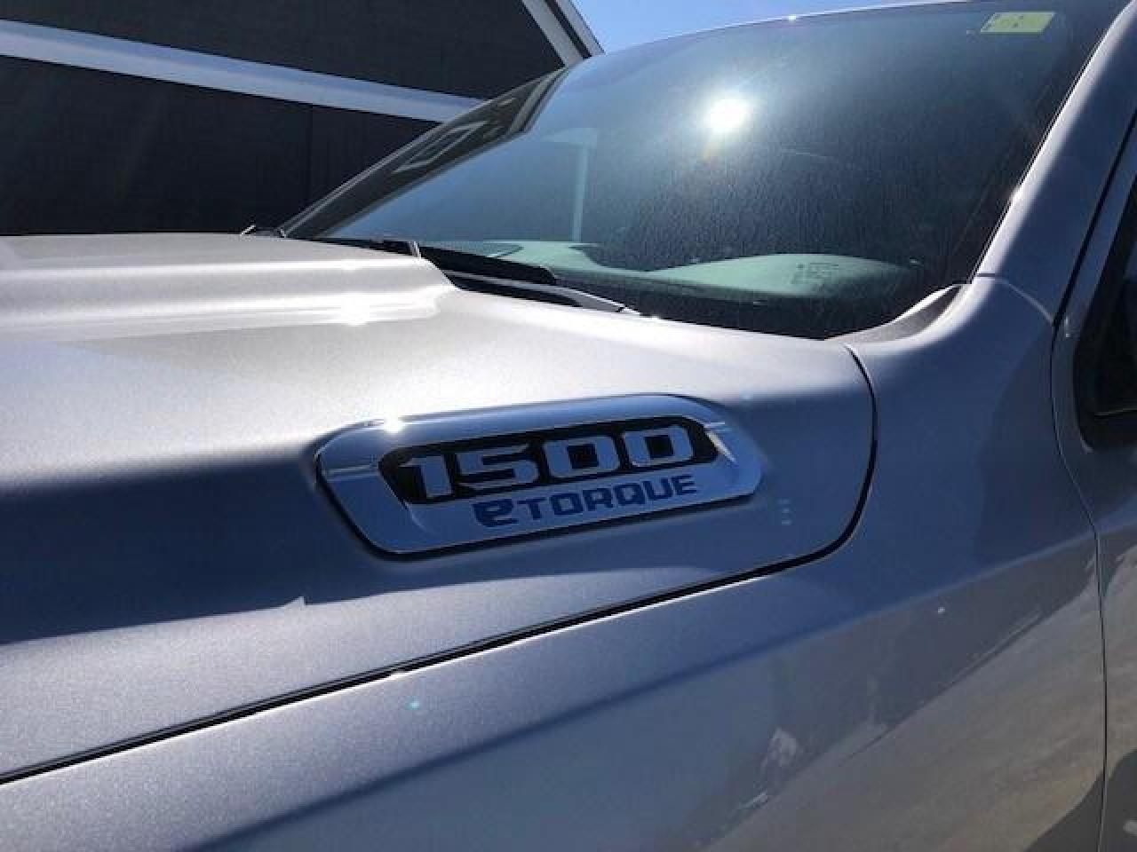 689818