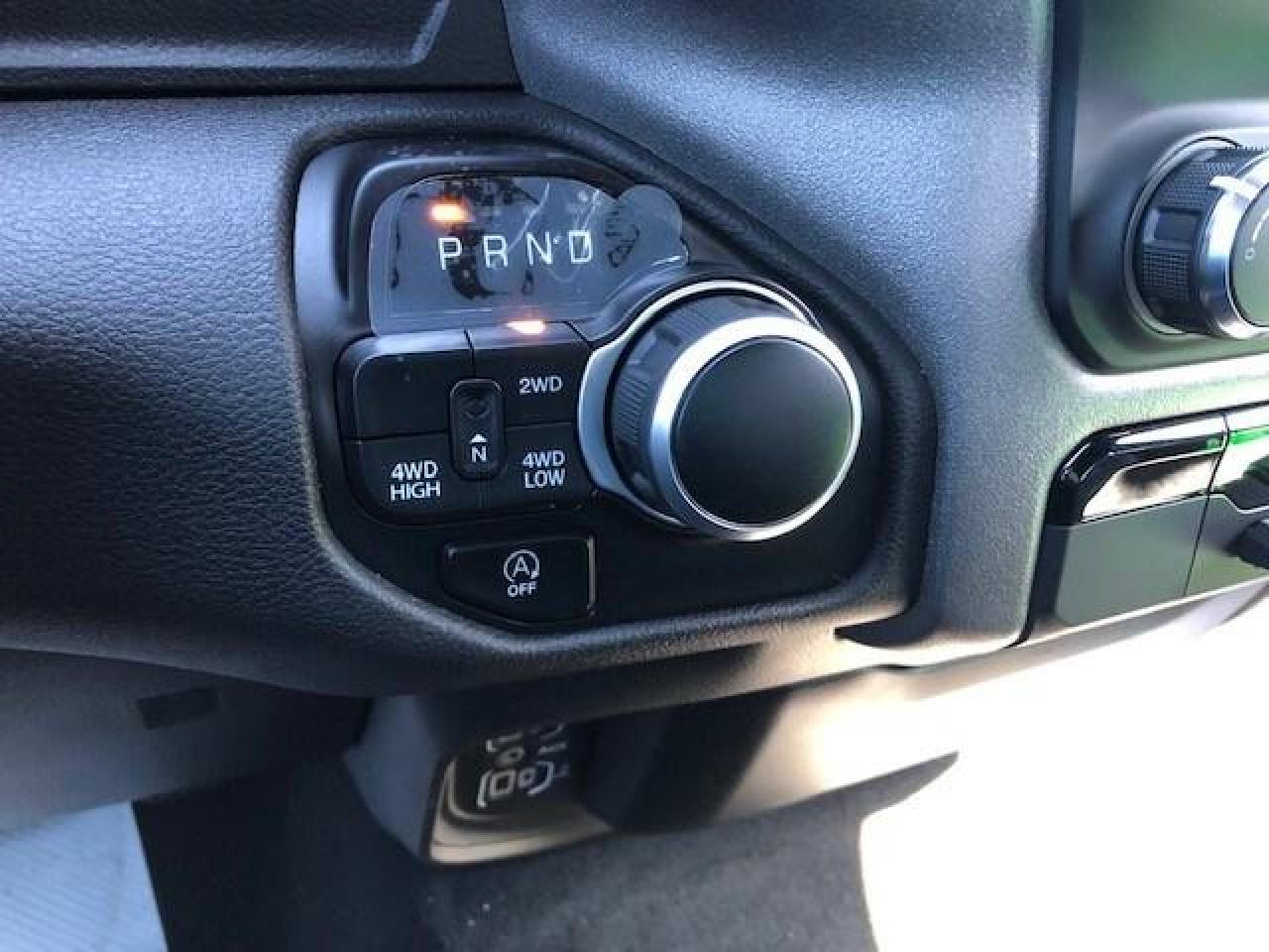 689818
