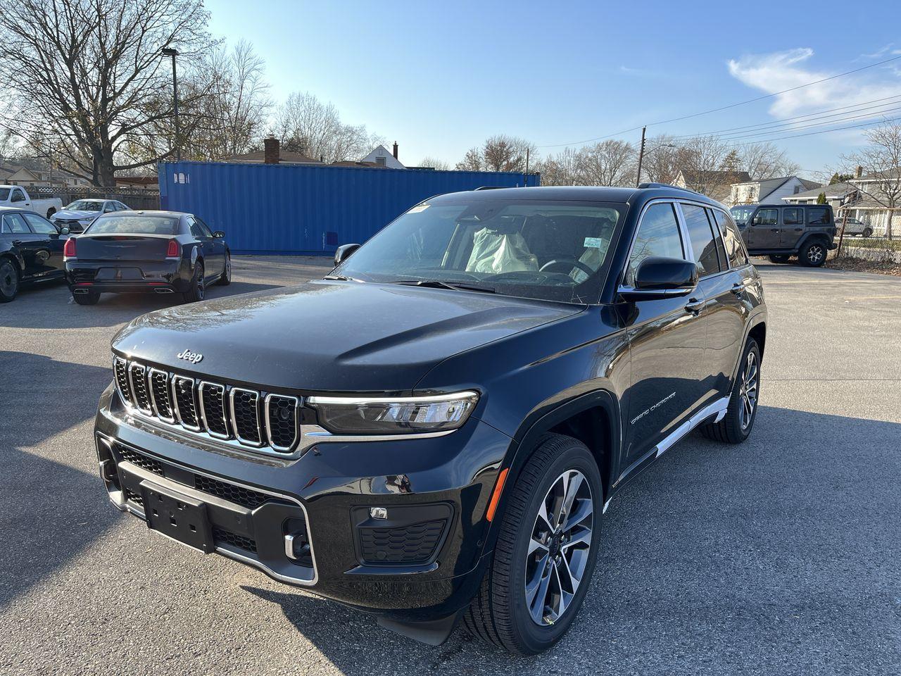 This Jeep Grand Cherokee Overland, with a V6 Cylinder Engine engine, features a TRANSMISSION: 8-SPEED AUTOMATIC transmission, and generates 9.2 highway/12.3 city L/100km. Find this vehicle with only 27 kilometers!  Jeep Grand Cherokee Overland Options: This Jeep Grand Cherokee Overland offers a multitude of options. Technology options include: 2 LCD Monitors In The Front, HD Radio, Hands-Free Liftgate, MP3 Player, Rear Seat Video Group I.  Safety options include Speed Sensitive Rain Detecting Variable Intermittent Wipers w/Heated Wiper Park, Systems Monitor, Airbag Occupancy Sensor, Curtain 1st And 2nd Row Airbags, Driver And Passenger Knee Airbag.  Visit Us: Find this Jeep Grand Cherokee Overland at Bayview Chrysler Dodge today. We are conveniently located at 255 Indian Road South Sarnia Ontario N7T 3W5.