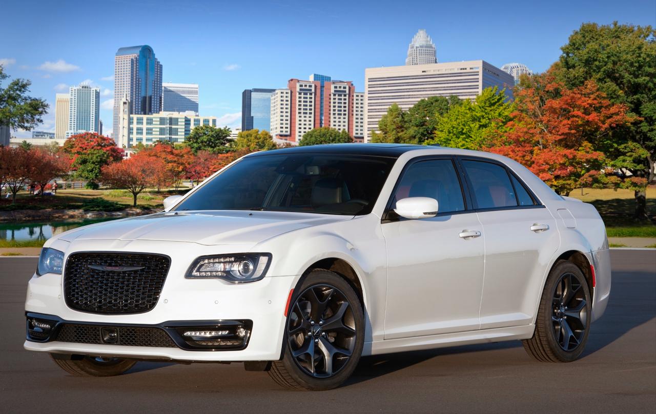 Used 2018 Chrysler 300 4dr Sdn 300S RWD for sale in Mississauga, ON