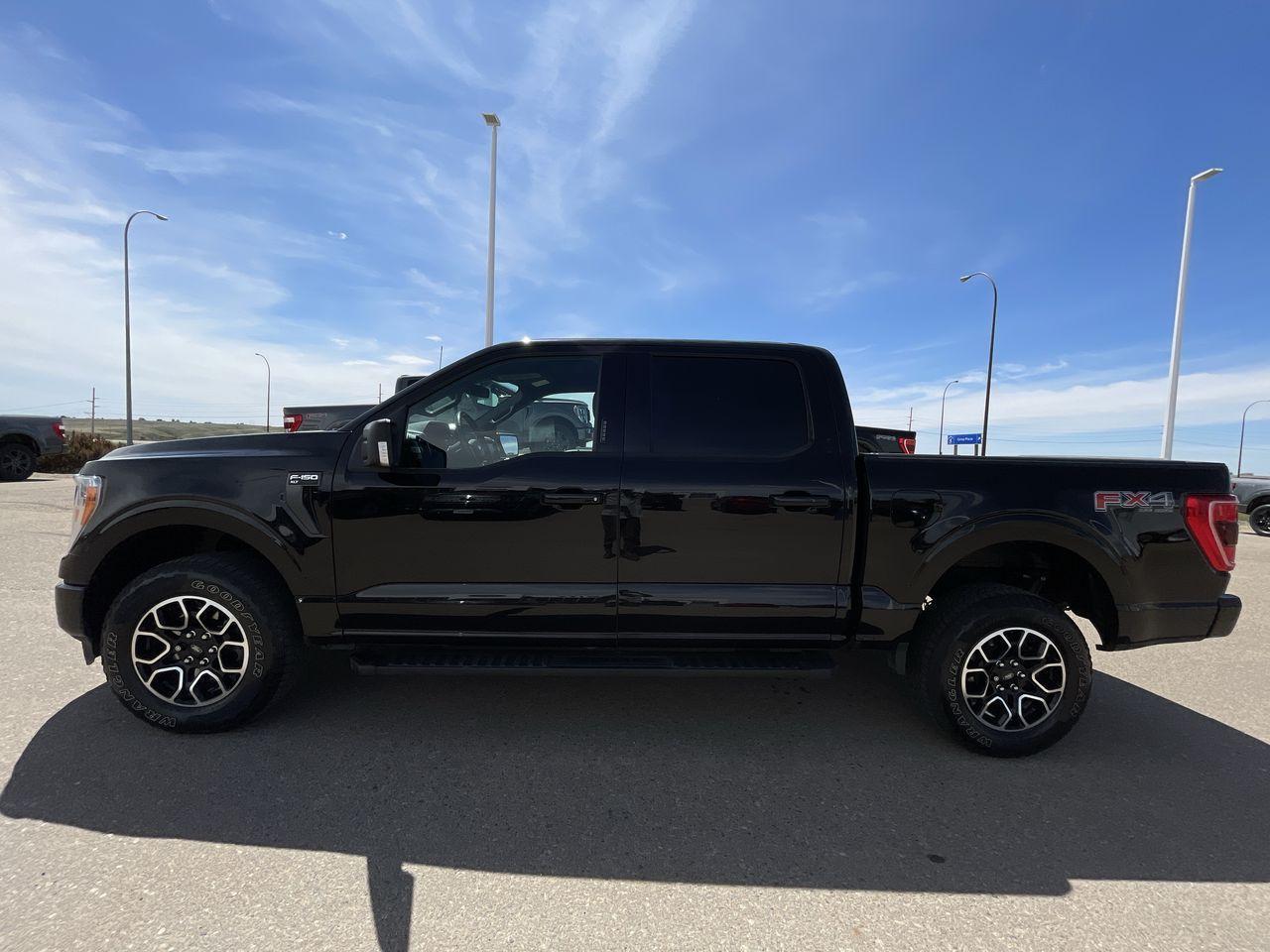 Used 2021 Ford F-150 XLT 4WD SUPERCREW 5.5' BOX for sale in Medicine Hat, AB