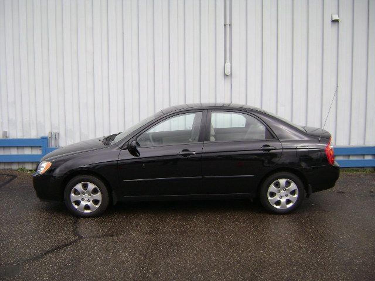 This Canadian car includes an accident free CARPROOF history report, balance of factory warranty, and is guaranteed lien free. Buy with Confidence - Non-commissioned sales staff! Family Owned Business for Over 30 Years! Trade-ins welcome. Fill out our online credit application 24/7 at www.qualitycarsales.com to get pre-approved! Price/payments(OAC)+ taxes & licensing. Call for details!