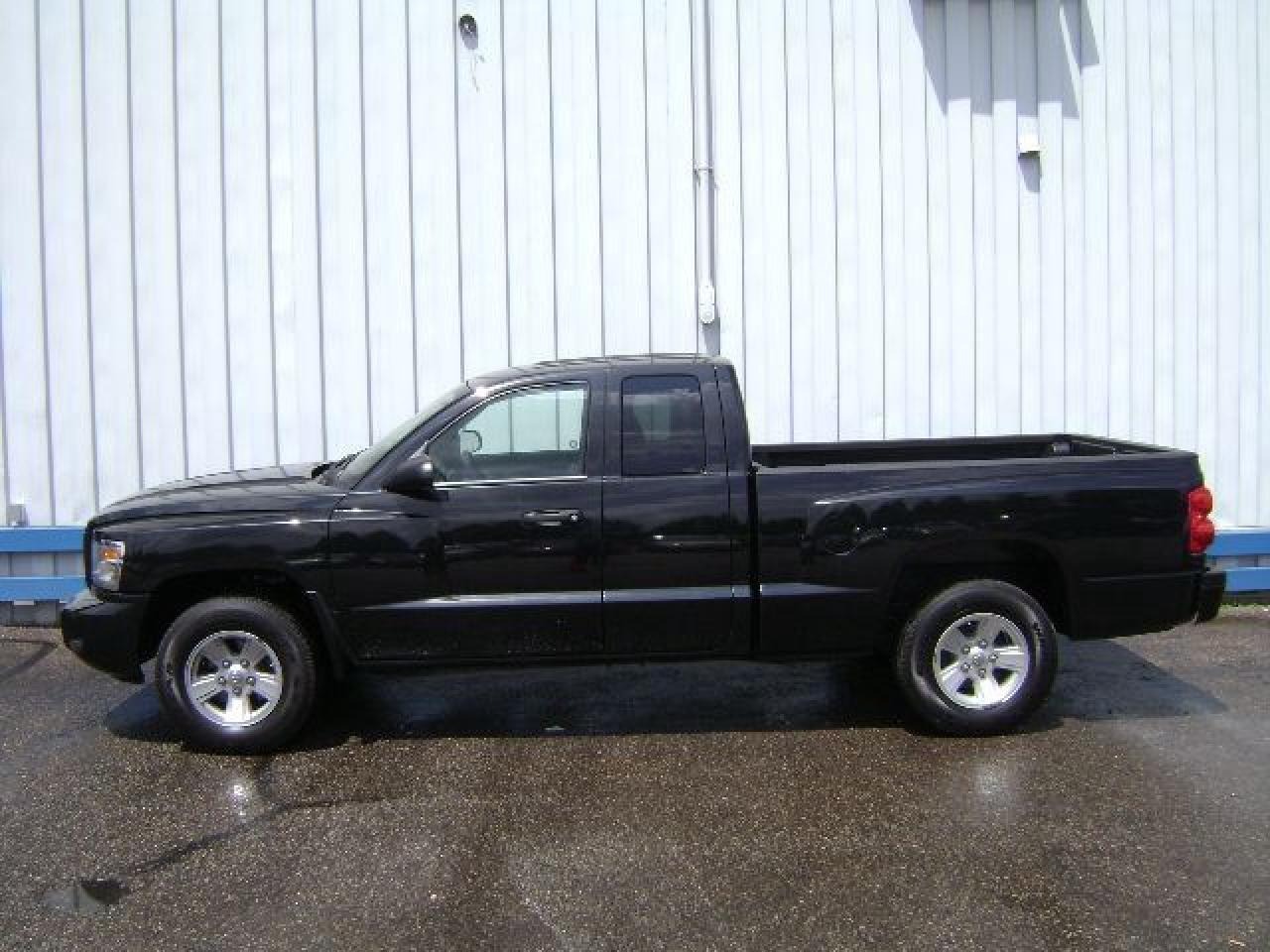 Used 2008 Dodge Dakota SXT Extended Cab for sale in Leamington, ON
