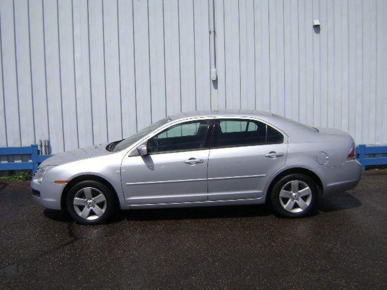 Used 2006 Ford Fusion SE for sale in Leamington, ON