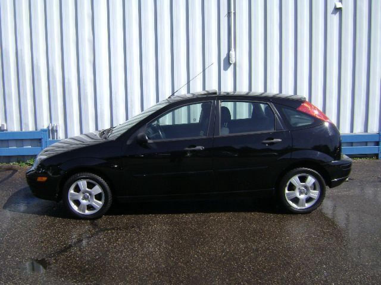 Used 2006 Ford Focus ZX5 SES SUNROOF for sale in Leamington, ON