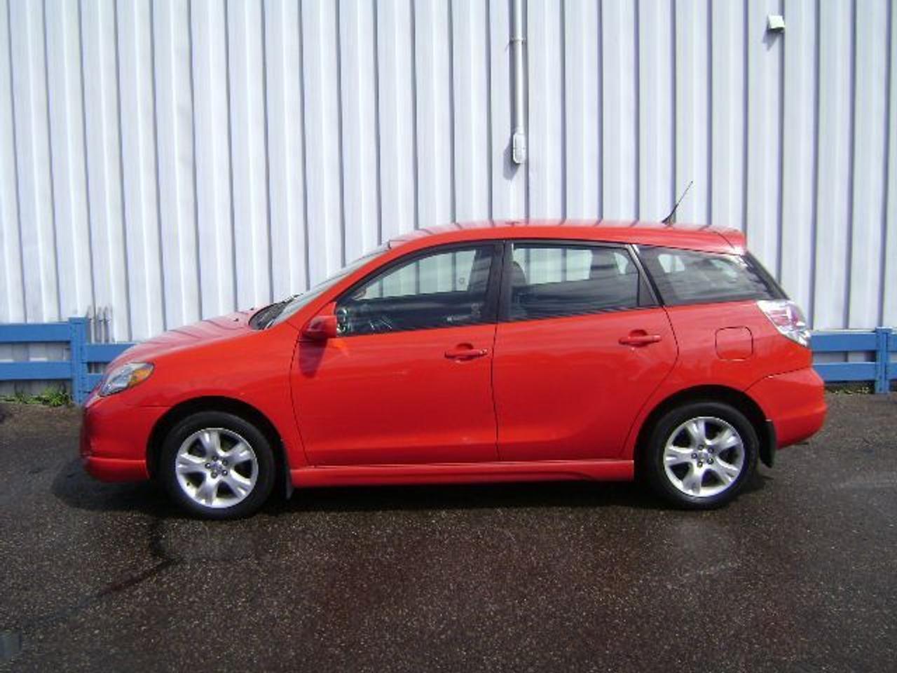 This Canadian car includes an accident free CARPROOF history report, balance of factory warranty, and is guaranteed lien free. Buy with Confidence - Non-commissioned sales staff! Family Owned Business for Over 30 Years! Trade-ins welcome. Fill out our online credit application 24/7 at www.qualitycarsales.com to get pre-approved! Previous daily rental. Price/payments(OAC)+ taxes & licensing. Call for details!